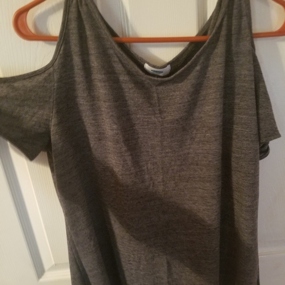 Old navy gray shirt